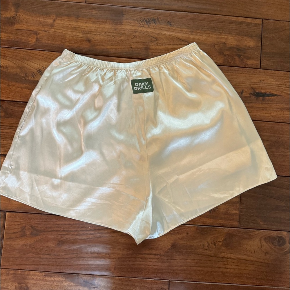 daily drills silk shorts in champagne